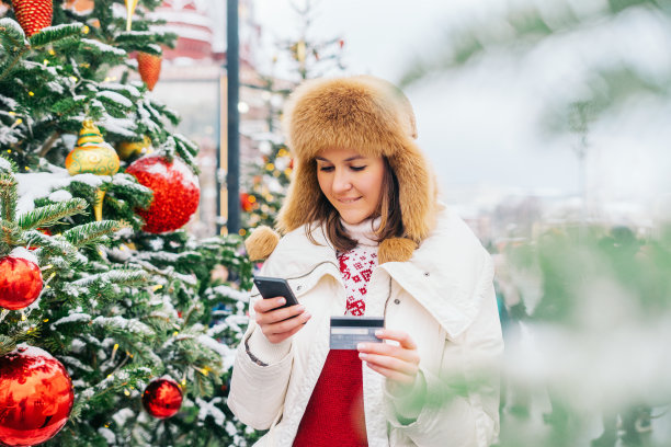 冬季在户外购物图片下载