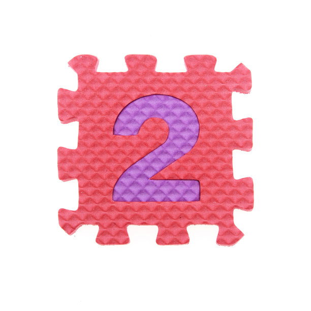 字母表2拼图块在白色的背景图片下载