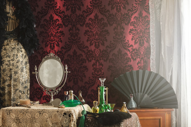 有梳妆镜的更衣室图片下载