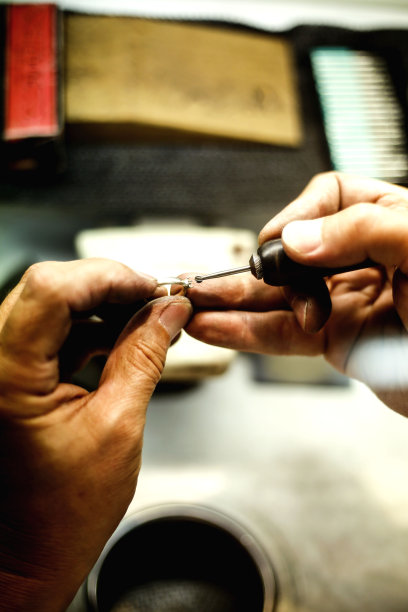 手工珠宝工艺，珠宝制造图片下载