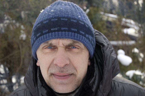 人在冬天图片下载