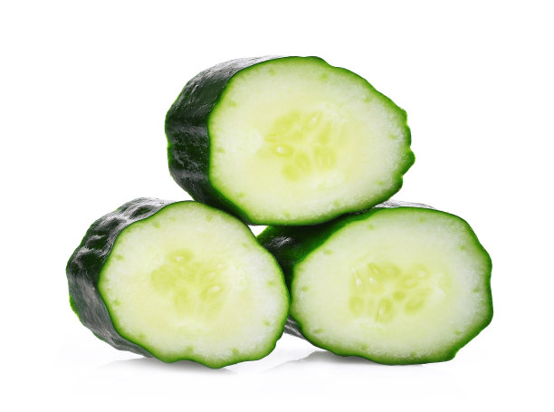 切片新鲜的日本黄瓜，suhyo或西葫芦孤立在白色背景，健康蔬菜图片下载