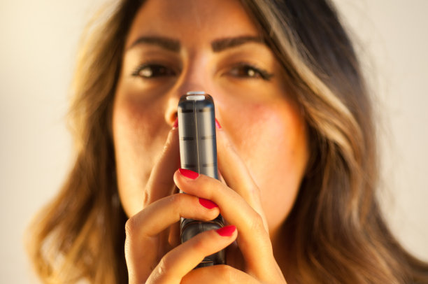 用来保护女孩的漂亮辣椒枪图片下载