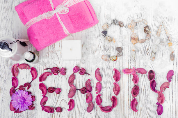 美容温泉毛巾、蜡烛、奶油、鲜花图片下载