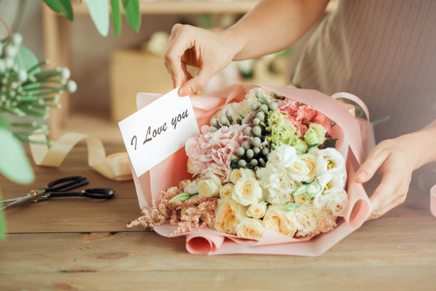 年轻女子花商的职业与花图片下载