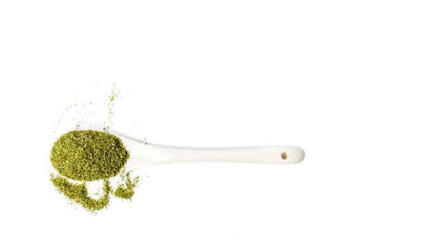 大麻粉末干大麻叶子在一个勺子素材图片