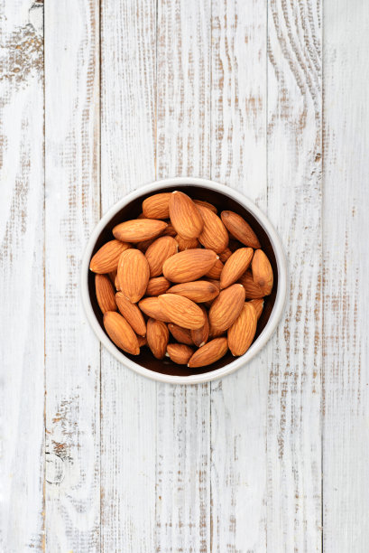 杏仁在碗里图片下载
