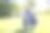 爸爸和儿子在公园里打球图片下载