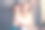 漂亮的年轻母亲和她的女儿带着卷发器图片下载