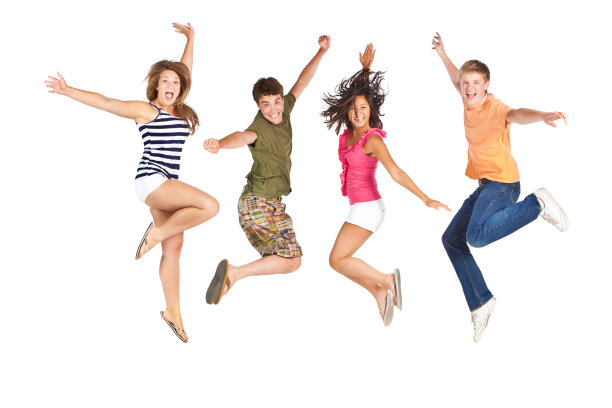 四个年轻的男孩和女孩一起玩在白色的背景图片下载