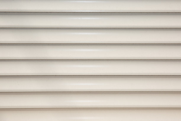 一个现代家庭的金属窗帘背景图片下载