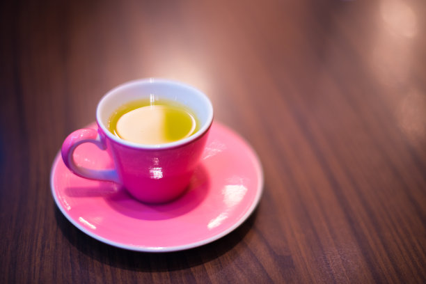 一个粉红色的杯子图片下载