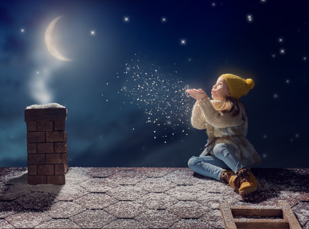 女孩坐在屋顶上图片下载