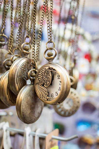 挂着一套怀表图片下载