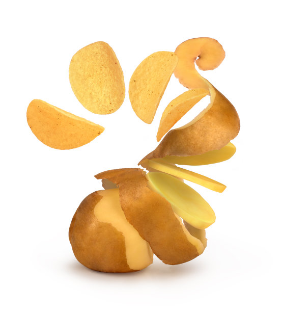 薯片从马铃薯中飞出来图片下载