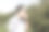 在管弦乐队里咬苹果的老男人图片下载