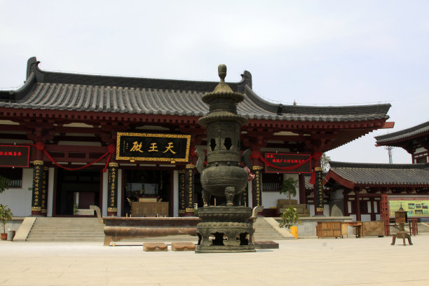 2014年5月10日，中国河北省唐山市兴国寺天王殿素材图片