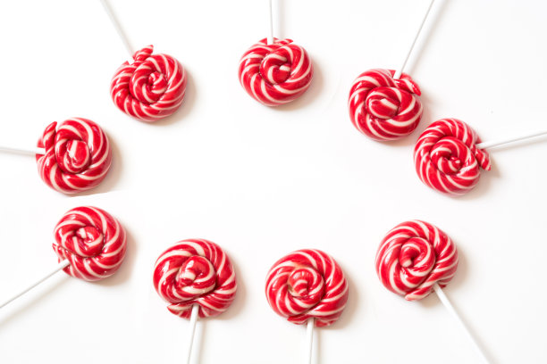 白色背景上的棒棒糖。图像与复制空间。图片下载