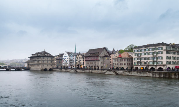 苏黎世的天际线-瑞士最大的城市图片下载