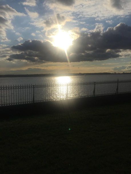 明亮的天色图片下载