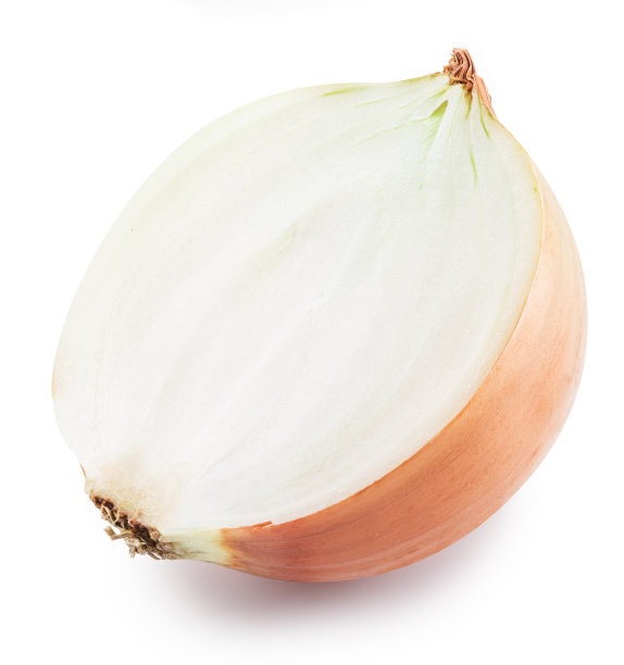 一半的洋葱孤立在白色背景上。图片下载
