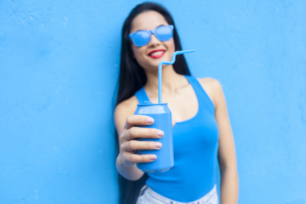 蓝色的女人图片下载