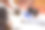 当他的同学在做笔记时，年轻的学生举起了手图片下载