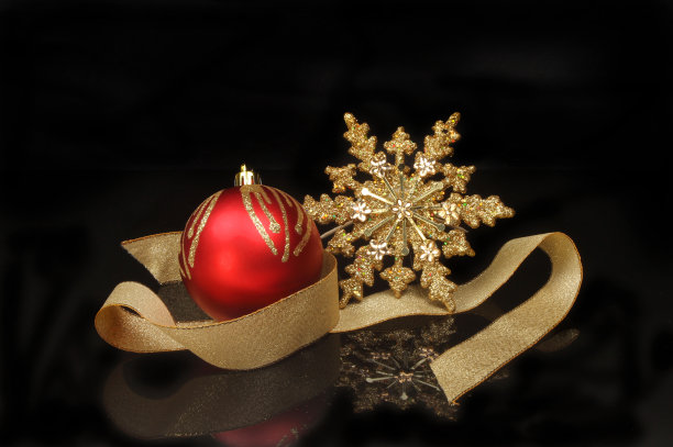 星星缎带和球在黑色图片下载