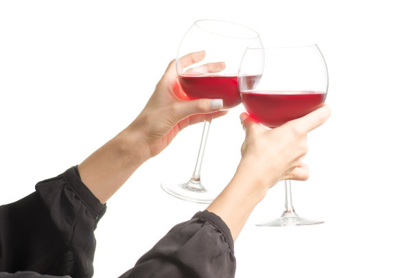 两只手捧着红酒图片下载