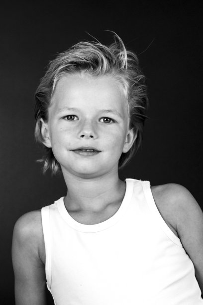 年轻的男孩图片下载