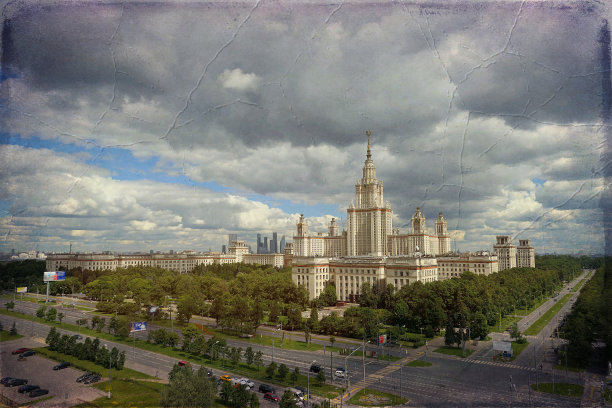 老照片老式明信片图片的广角全景的戏剧性的云在阳光明媚的夏季校园莫斯科国立大学秋天图片下载