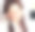 容光焕发的年轻女商人戴着耳机对着镜头微笑图片下载