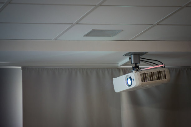 会议室天花板多媒体投影仪素材图片