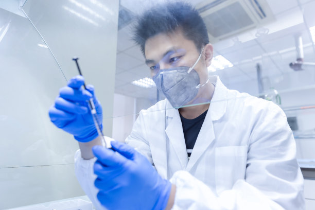 科学家在实验室里做实验素材图片