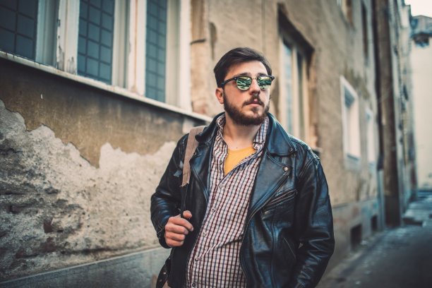 喜欢户外的潮人图片下载