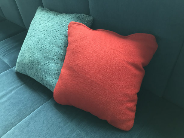 沙发上的枕头图片下载