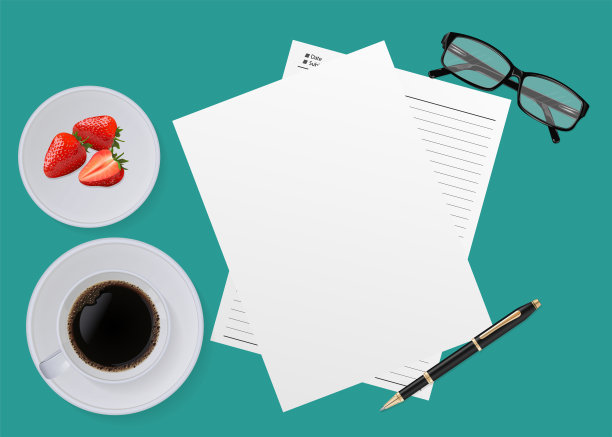 工作桌上的笔记本，笔，杯子，草莓和咖啡杯隔离在绿色的背景。顶视图与复制空间在白纸上。矢量插图。图片下载