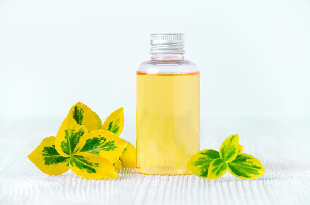 一瓶天然植物沐浴露或香波，选择性聚焦图片下载