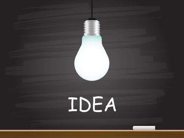 灯泡和黑板上有创意的字。图片下载