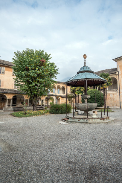 意大利瓦拉洛的萨克罗蒙特建筑图片下载