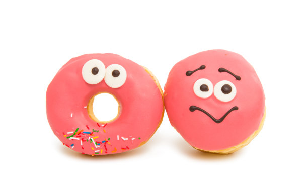 甜甜圈在釉中孤立图片下载