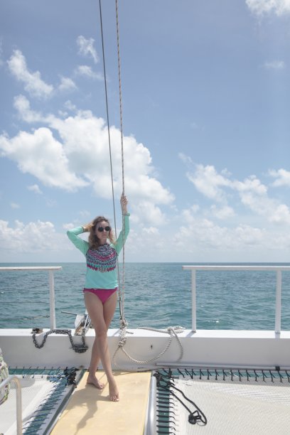 船上的女人。图片下载