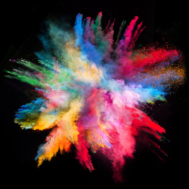 彩色粉末在黑色背景上爆炸素材图片