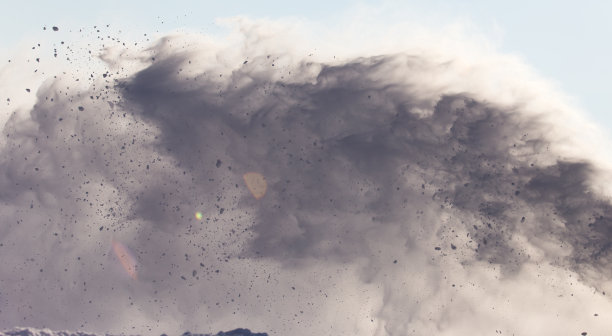 雪崩作为背景图片下载