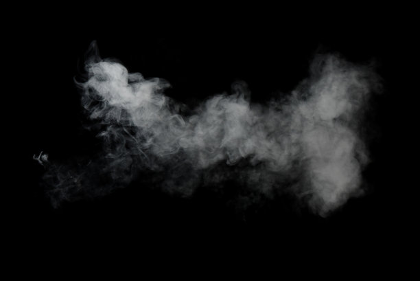黑色背景上的烟雾图片下载