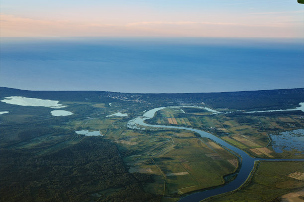 从飞机窗口观看图片下载