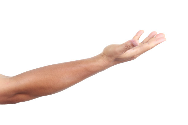 男性手握着东西图片下载