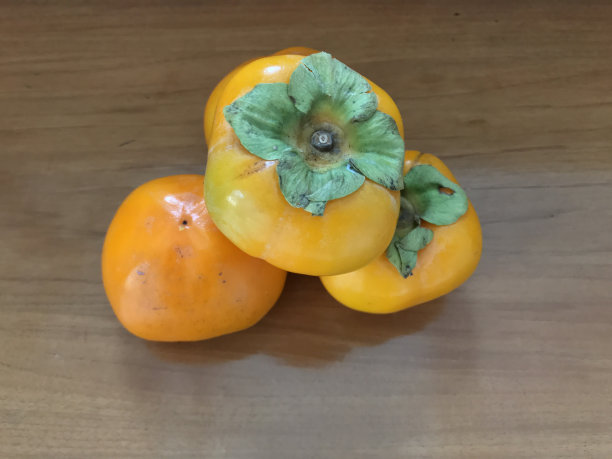 木地板上有柿子图片下载