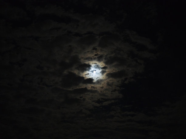 月亮，月亮和云图片下载