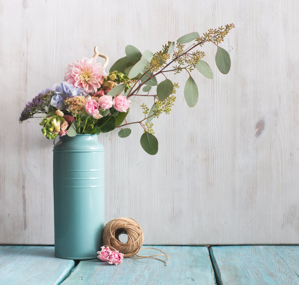 花和树枝在罐头图片下载